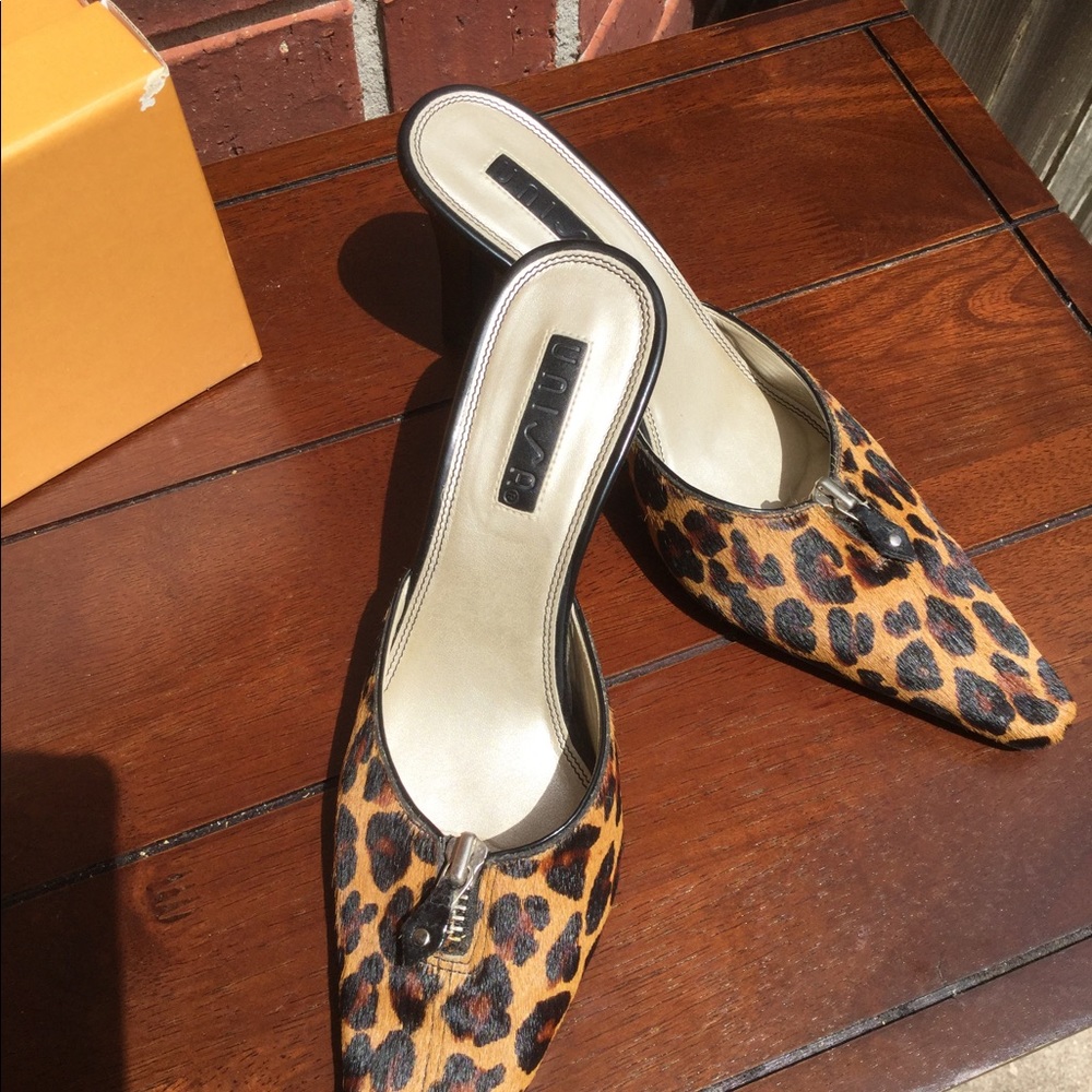 SHOES - Picture 4 of 5